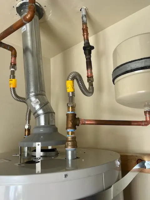 Water heater installation and plumbing repair in Los Cerritos